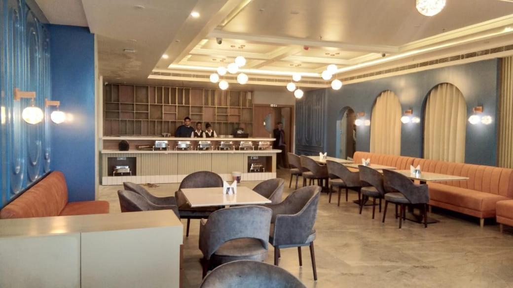 Hotel Four Element Bénarès Extérieur photo