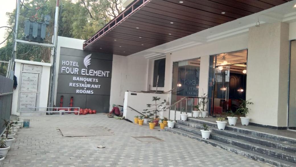 Hotel Four Element Bénarès Extérieur photo