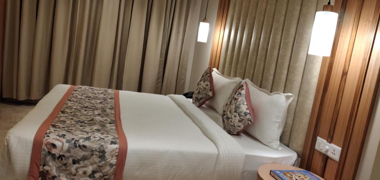 Hotel Four Element Bénarès Extérieur photo