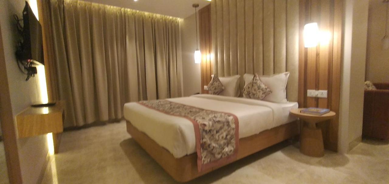 Hotel Four Element Bénarès Extérieur photo