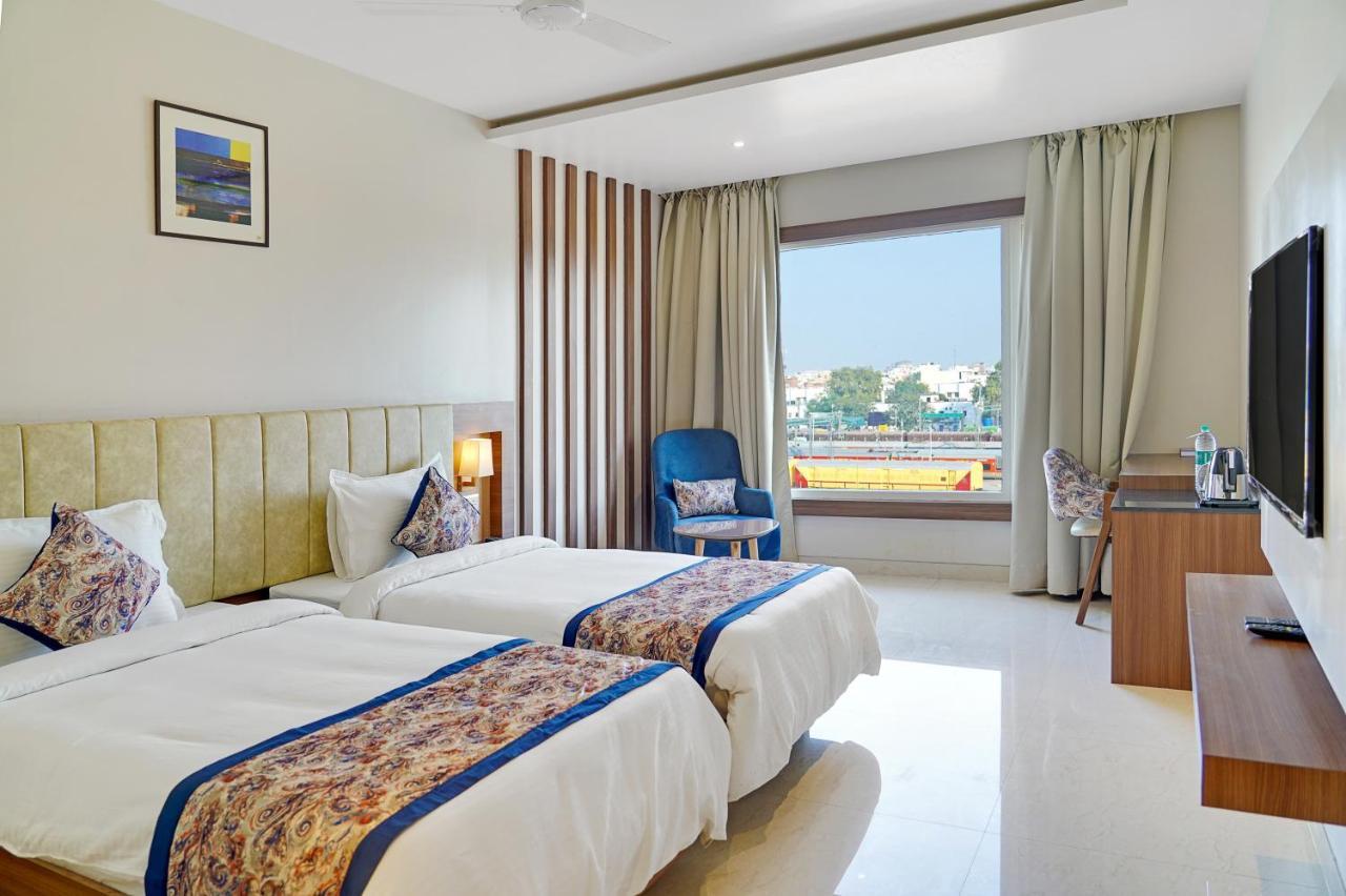 Hotel Four Element Bénarès Extérieur photo